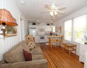 Anna Maria Beach Cottages Anna Maria Island Exterior photo